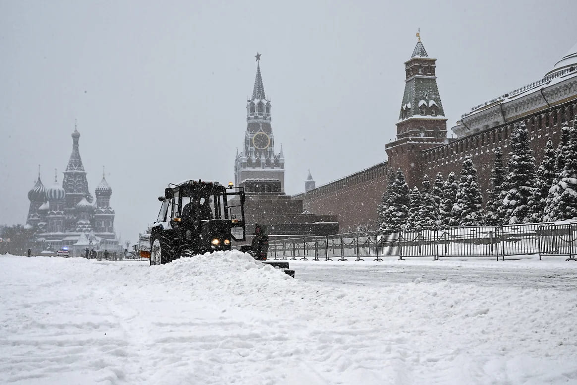 Moskova ve Çevresini Güçlü Kar Fırtınası Vurdu