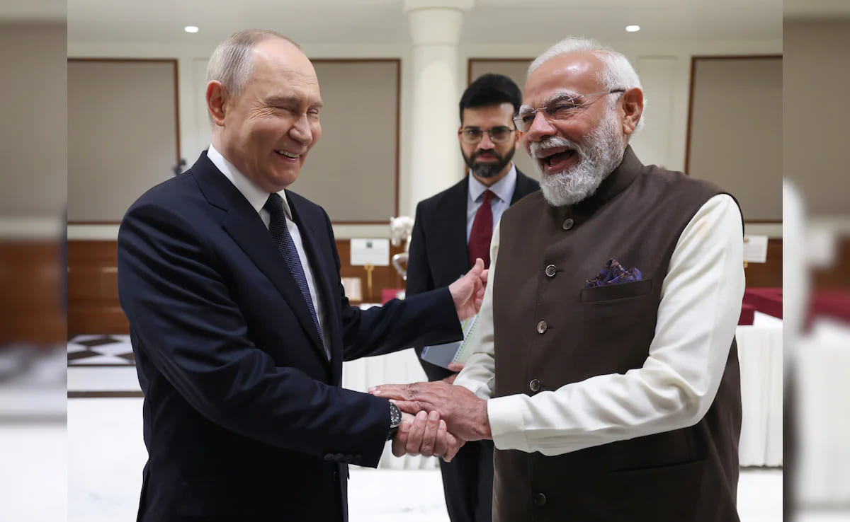 Putin ve Modi, Delhi'de Baş Başa Görüştü